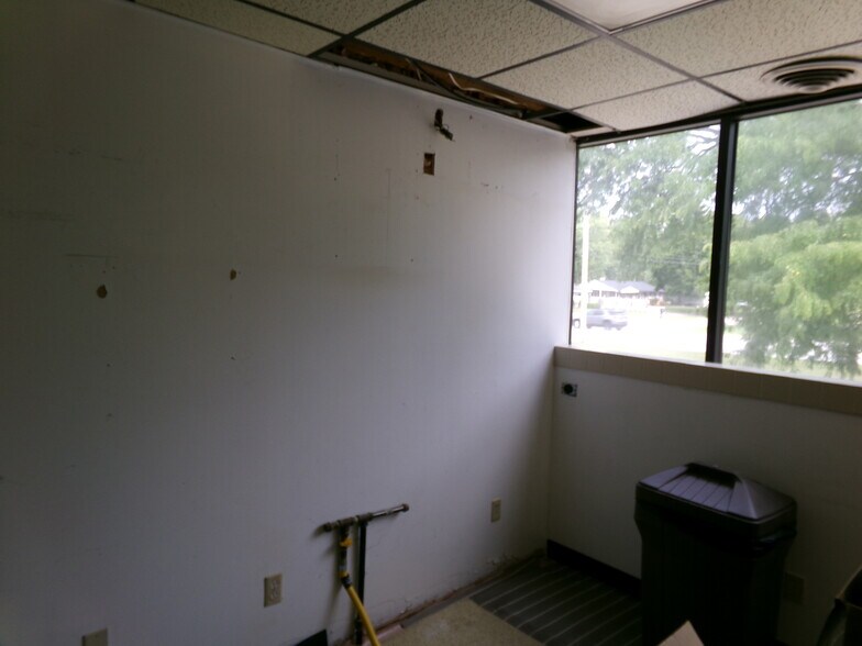 More Photos Of 4021 W Michigan Ave, Lansing Office For Sale