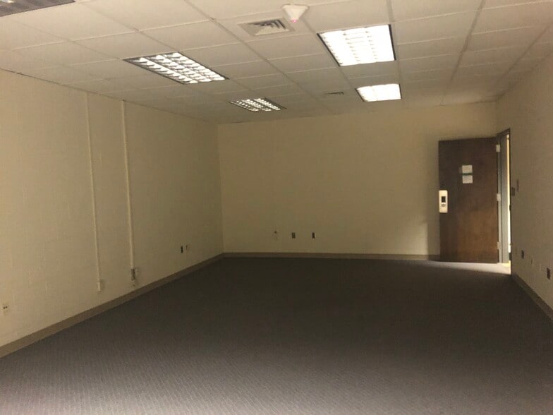 More Photos Of 1530 Hooker Rd, Greenville Freestanding For Lease