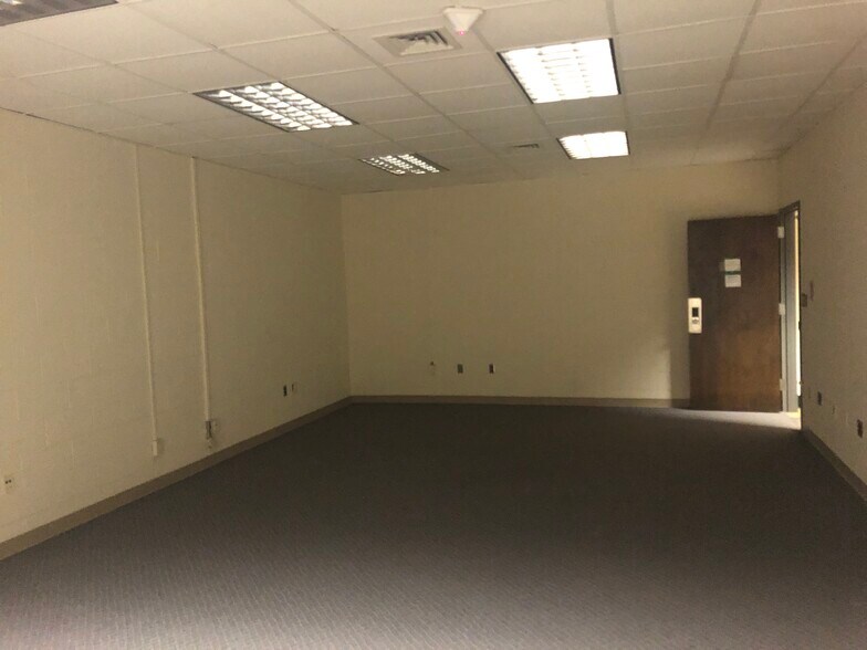 More Photos Of 1530 Hooker Rd, Greenville Freestanding For Lease