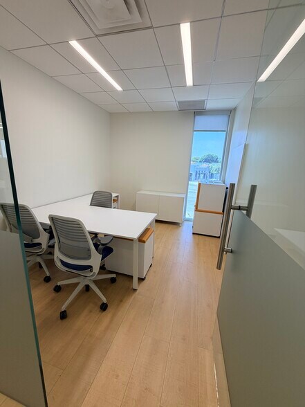 More Photos Of 470 S San Vicente Blvd, West Hollywood Office For Lease