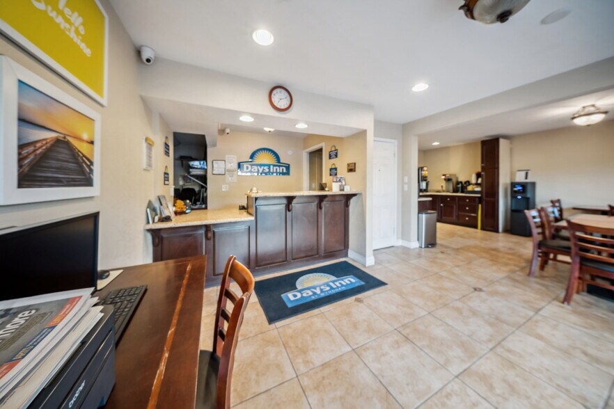 More Photos Of 839 E Main St, Santa Maria Hotel For Sale