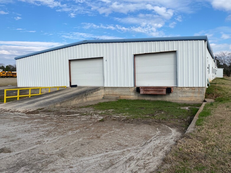 Primary Photo Of 103 Industrial Park Dr, Perry Warehouse For Lease