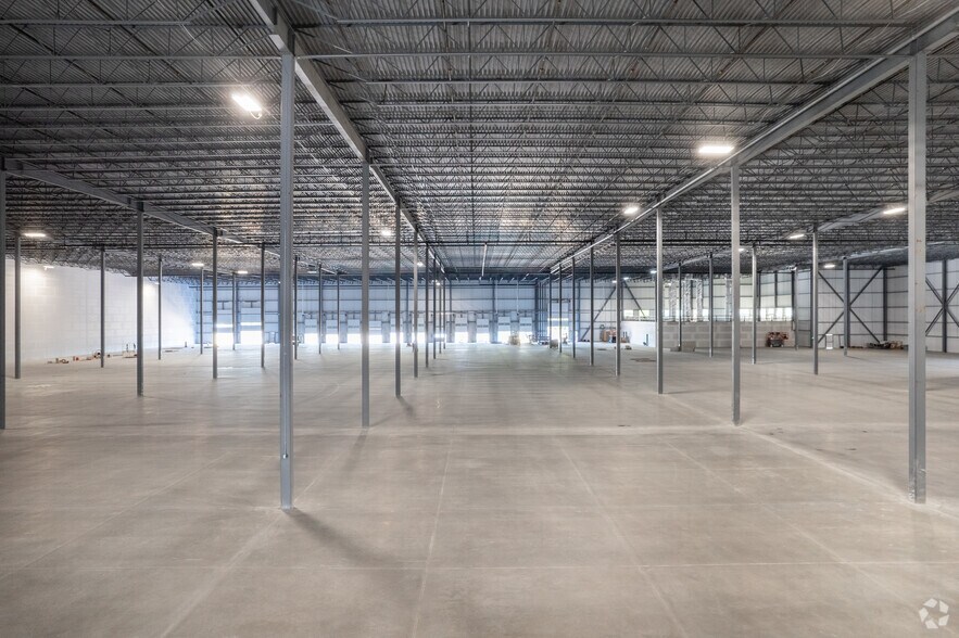 More Photos Of 151 Garden Ave, Brantford Distribution For Lease