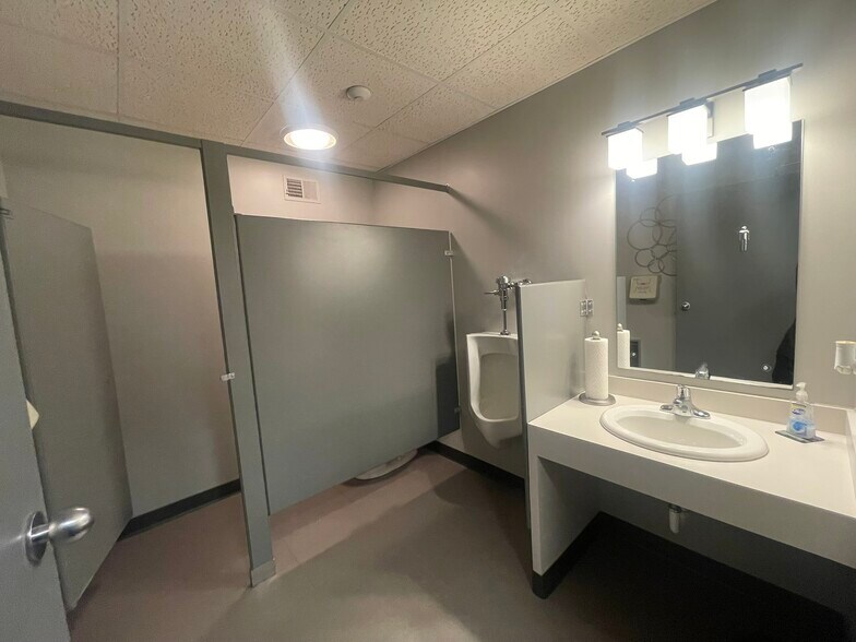 More Photos Of 3107 Beale Ave, Altoona Office For Sale