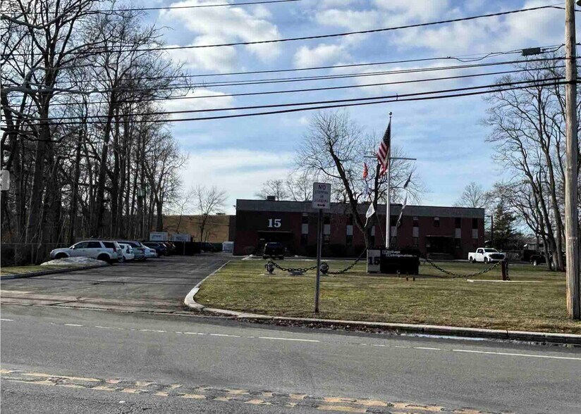 More Photos Of 15 Oak Rd, Fairfield Warehouse For Lease
