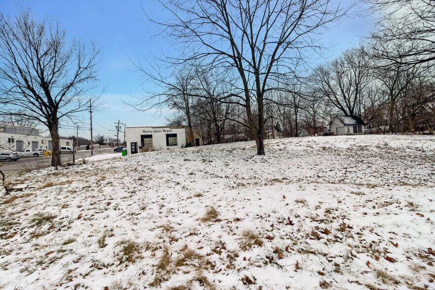 More Photos Of 358 N Rocky River Dr, Berea Light Manufacturing For Sale