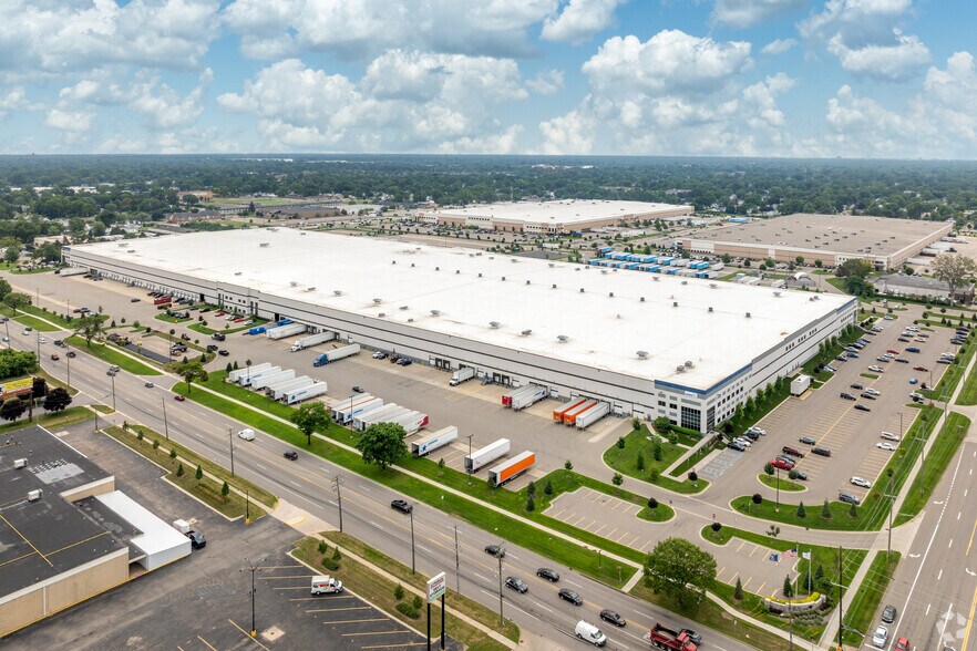 More Photos Of 1430 E 10 Mile Rd, Hazel Park Distribution For Lease