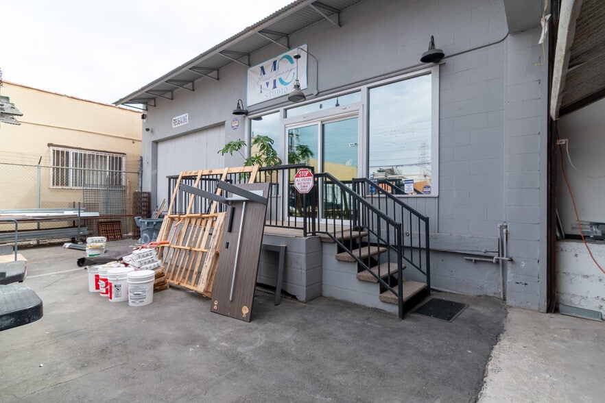More Photos Of 11800 Vose St, North Hollywood Warehouse For Lease