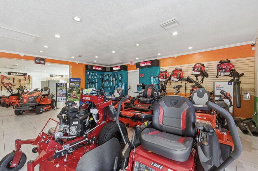More Photos Of 7941 N Armenia Ave, Tampa Freestanding For Lease