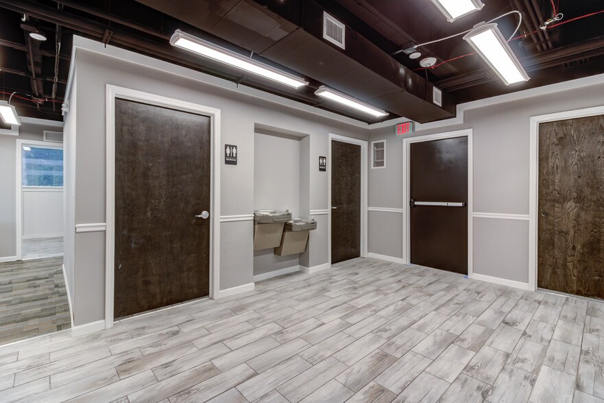 More Photos Of 25300 Lorain Rd, North Olmsted Medical For Lease