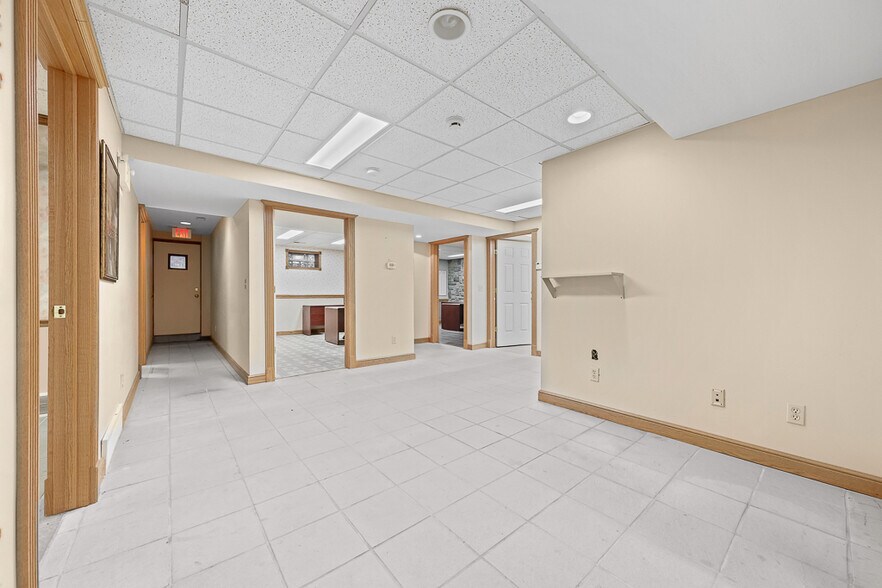 More Photos Of 8050 Corporate Cir, North Royalton Office For Lease