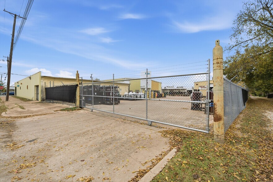 More Photos Of 501 11th st, Waco Industrial For Sale