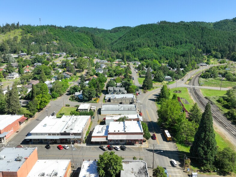 More Photos Of 110 Locust St, Oakland Storefront For Sale