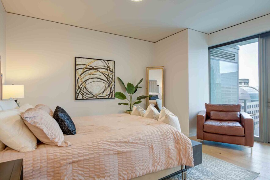 More Photos Of 1430 2nd Ave, Seattle Apartments For Lease