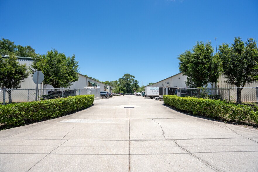 Primary Photo Of 56 S Dixie Hwy, Saint Augustine Warehouse For Lease