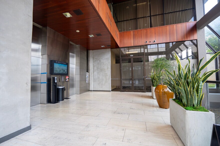 More Photos Of 425 Soledad St, San Antonio Loft Creative Space For Sale