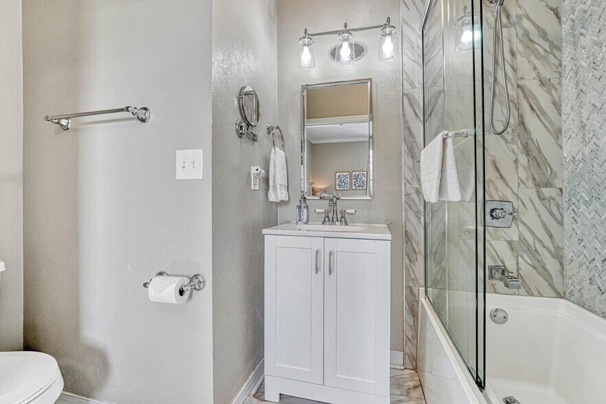 More Photos Of 6 Boulder Crescent St, Colorado Springs Hotel For Sale