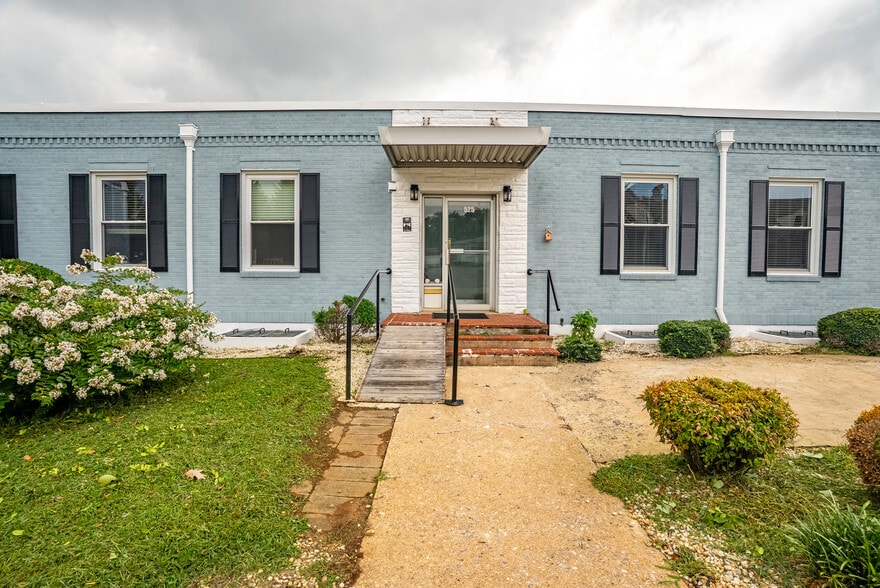 More Photos Of 525 7th St, Altavista Office For Sale