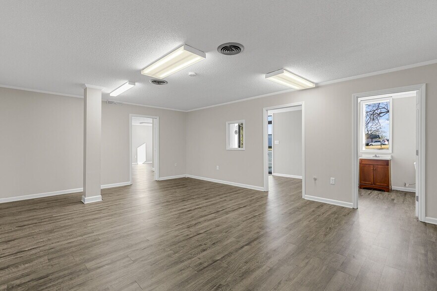 More Photos Of 113 Southwest Dr, Spartanburg Service For Sale