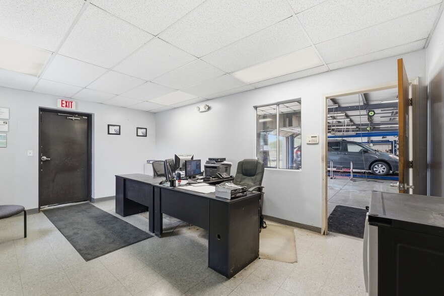 More Photos Of 1525 E Florida St, Springfield Auto Repair For Sale