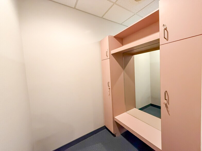 More Photos Of 910 S Scheuber Rd, Centralia Medical For Lease
