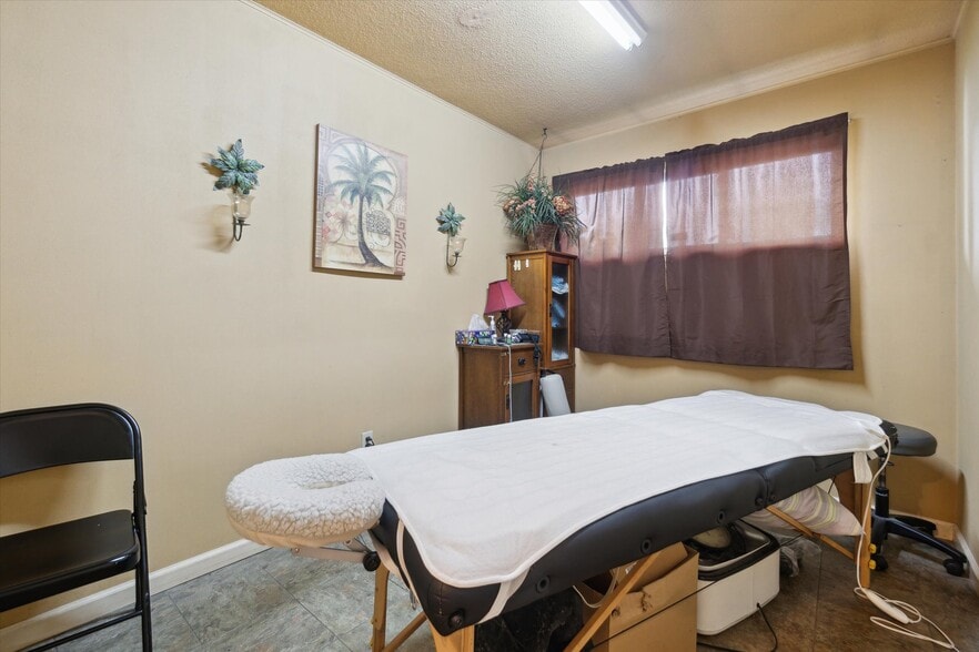 More Photos Of 4344 Richfield Rd, Flint Office For Sale