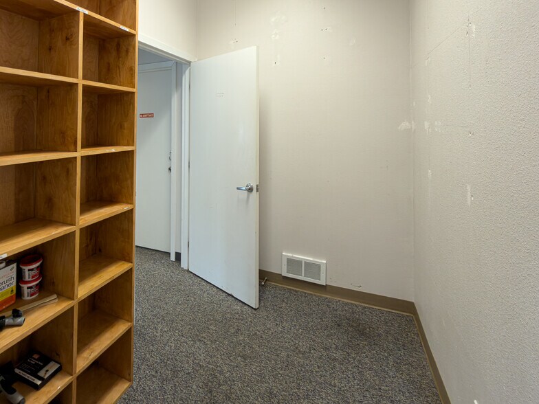 More Photos Of 805 US-101, Bandon General Retail For Sale