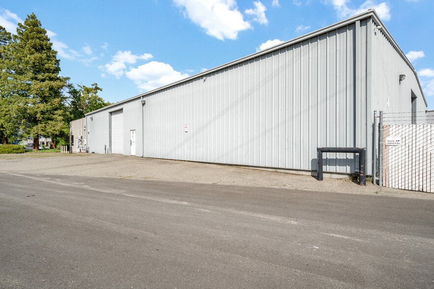 More Photos Of 4081 Seaport Blvd, West Sacramento Warehouse For Lease