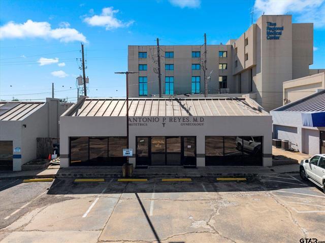 Primary Photo Of 2005 N Jefferson Ave, Mount Pleasant Medical For Sale