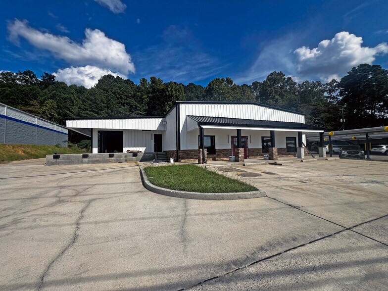 Primary Photo Of 3543 Pelham Pky, Pelham Showroom For Lease