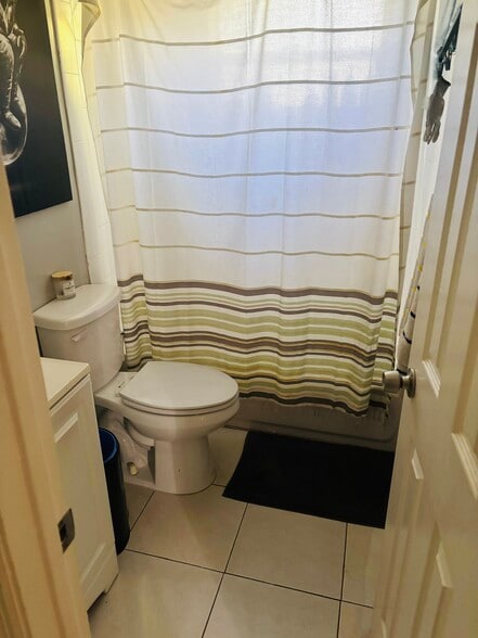 More Photos Of 355 NW 32nd St, Oakland Park Apartments For Sale