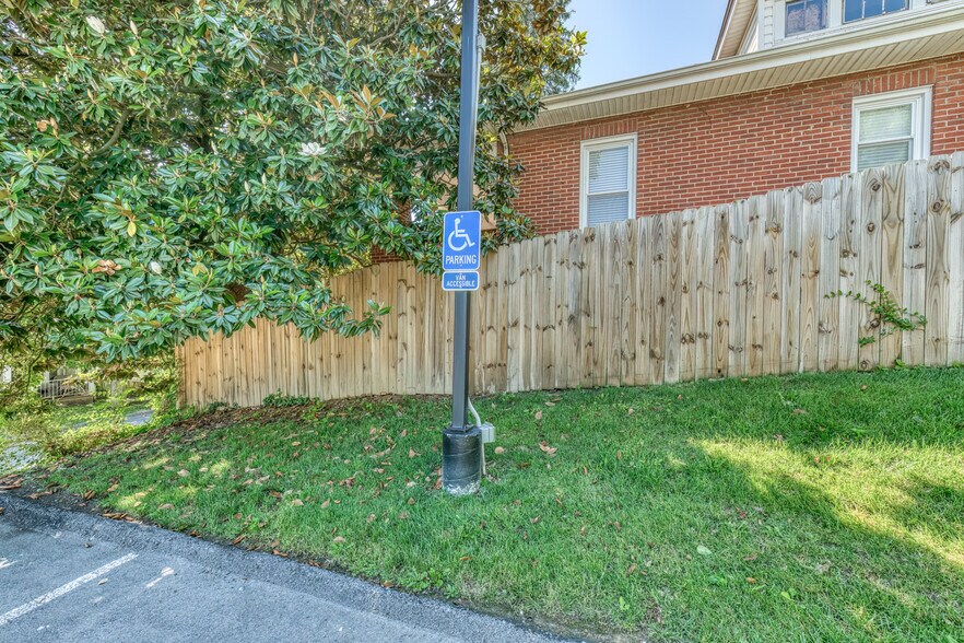 More Photos Of 640 E Maple St, Johnson City Bar For Sale