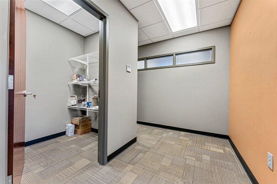 More Photos Of 728 College St, Bowling Green Office For Sale