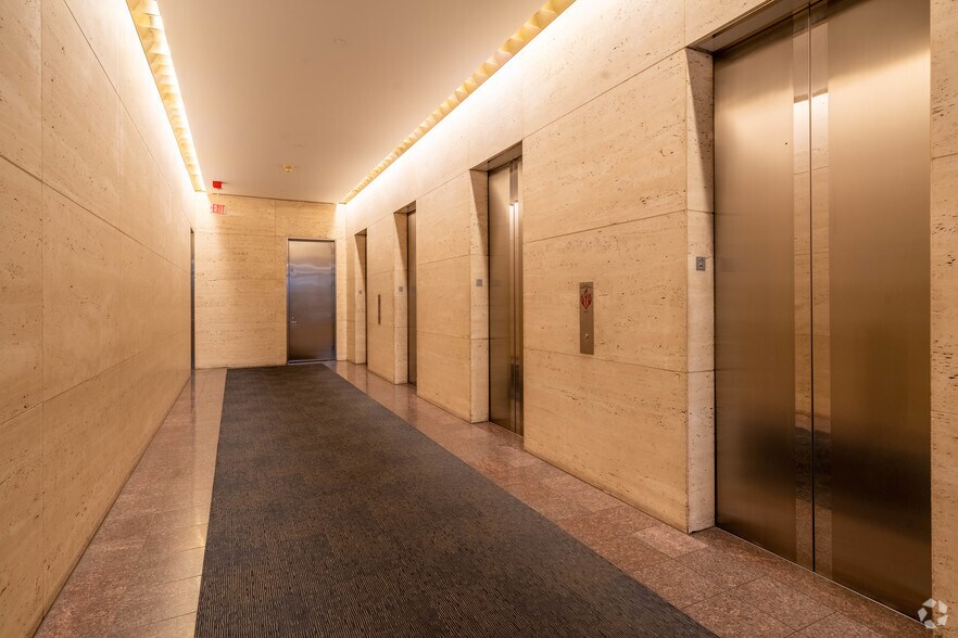 More Photos Of 220 S 6th St, Minneapolis Office For Lease