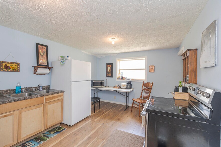 More Photos Of 488-494 N Main St, Stanton Storefront Retail Residential For Sale