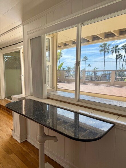 More Photos Of 653 Ramona Ave - Office/Live-Work, Laguna Beach Office For Lease