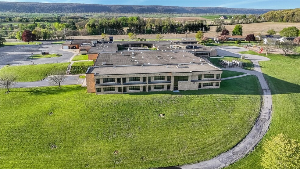 More Photos Of 2835 Mountain View Dr, Bath Office For Sale