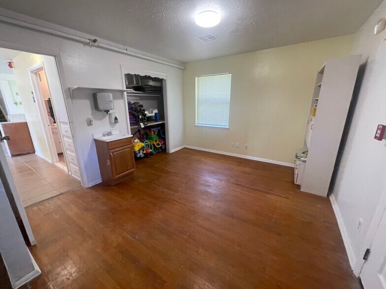 More Photos Of 617 NW 88th St, Oklahoma City Daycare Center For Lease