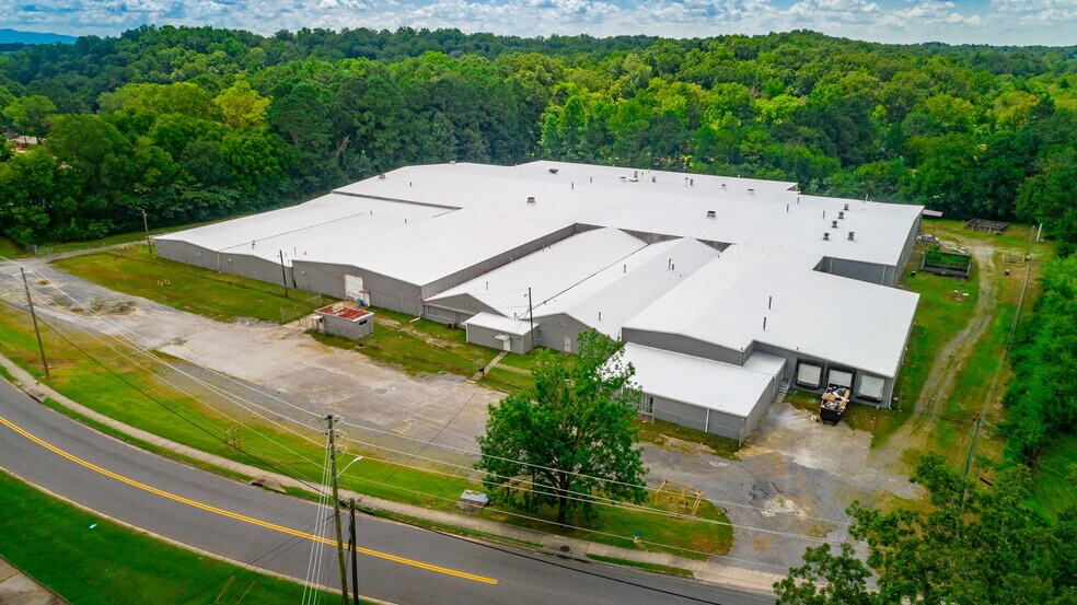 More Photos Of 1318 Underwood St, Dalton Warehouse For Sale