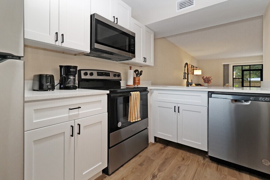 More Photos Of 7786 62nd St N, Pinellas Park Apartments For Sale