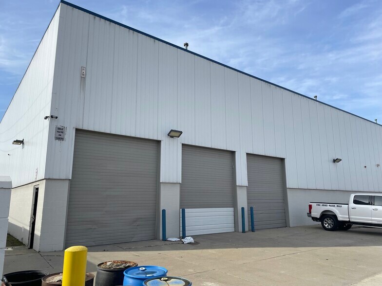 More Photos Of 41800 Executive Dr, Harrison Township Manufacturing For Lease