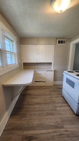 More Photos Of 400 E Sherman St, Hutchinson Apartments For Sale