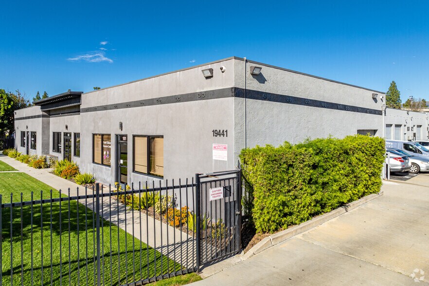 More Photos Of 19431 Business Center Dr, Northridge Warehouse For Lease