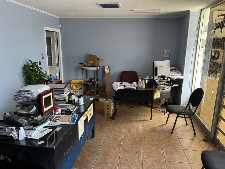 More Photos Of 3107 Red River St, Victoria Manufacturing For Sale