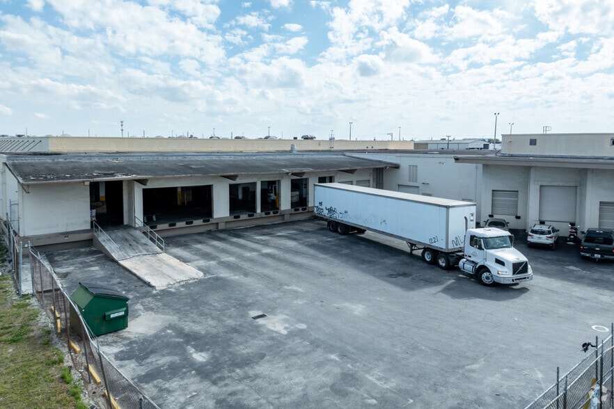 More Photos Of 6695-6699 NW 36th Ave, Miami Light Distribution For Lease