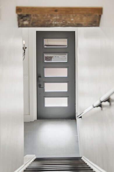 More Photos Of 443 Walnut St, Sewickley Flex For Sale