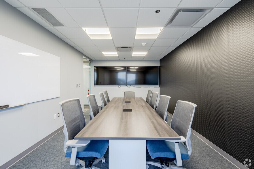 More Photos Of 755 W Big Beaver Rd, Troy Coworking Space