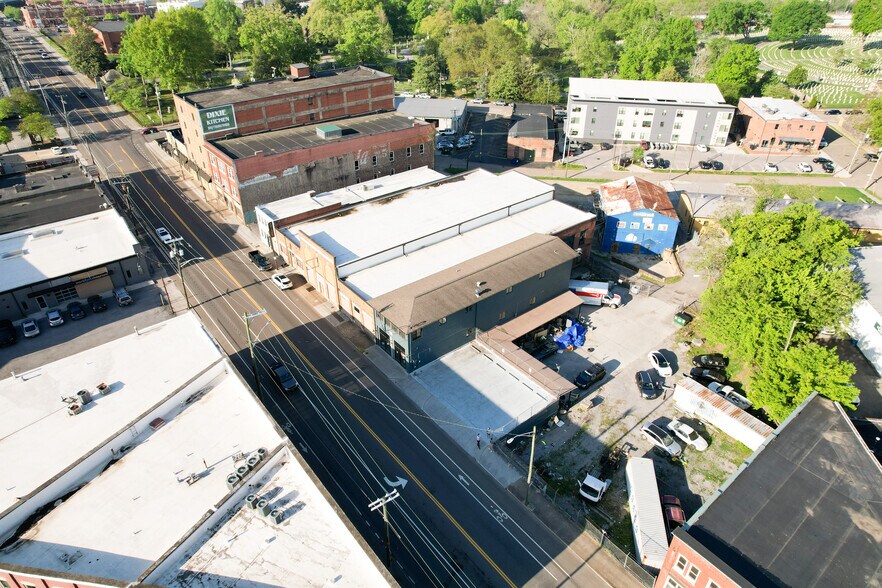 More Photos Of 629 Broadway St, Knoxville Office For Lease