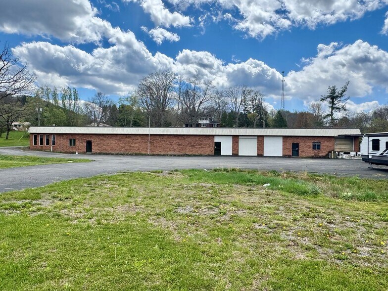 More Photos Of 868 State Route 3 and 12, Hinton Flex For Sale