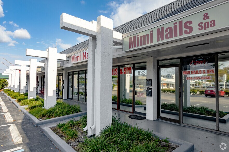 More Photos Of 821-859 E Oakland Park Blvd, Oakland Park Storefront For Lease